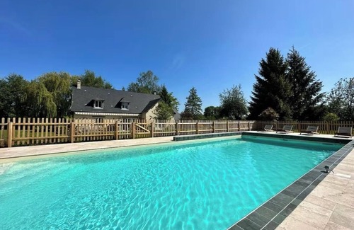 Saint-Etienne-la-Thillaye Casa | Lovely spacious villa with sauna pool and garden
