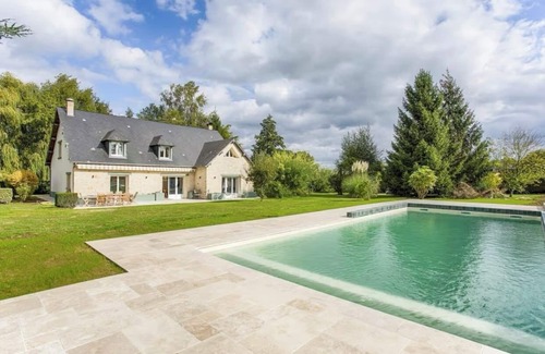 Saint-Etienne-la-Thillaye Casa | Lovely spacious villa with sauna pool and garden
