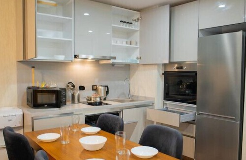 Bagcilar Apartamento | Lovely 1+1 Apartment w/Terrace near MaIl of IST