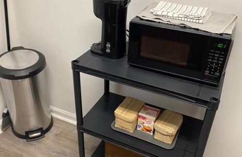 Snyder Square Apartamento | Lovely 1 bedroom apartment with free parking