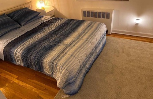 Snyder Square Apartamento | Lovely 1 bedroom apartment with free parking