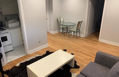 Cote-Saint-Luc Casa | lovely 1 bedroom apartment in a quiet neighborhood.
