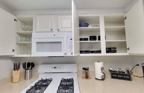 Ballston Condominio | Lovely 1-Bedroom Condo with Pool and City View