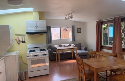 Bushrod Cabaña | Lovely 1-bedroom cottage in Oakland