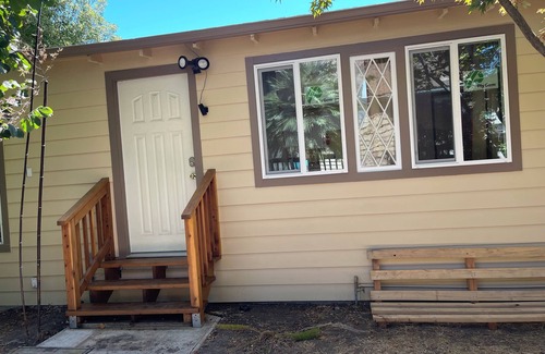 Bushrod Cabaña | Lovely 1-bedroom cottage in Oakland
