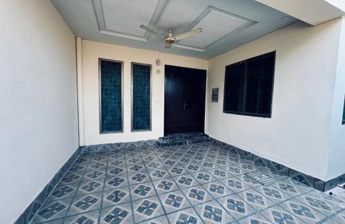 Multan Apartamento | Lovely 1 Bedroom Furnished Apartments
