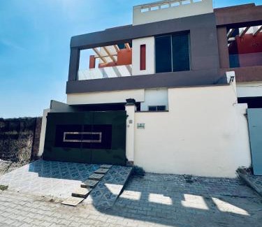 Multan Apartamento | Lovely 1 Bedroom Furnished Apartments