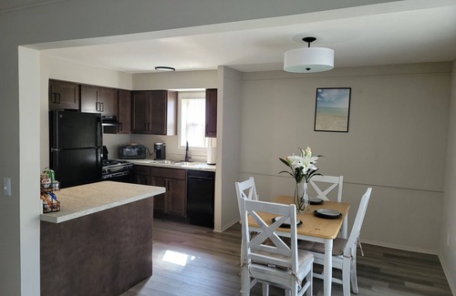 Harper Woods Apartamento | Lovely 1 Bedroom. Home away from home!