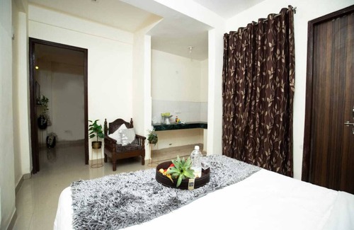 Delhi Apartamento | Lovely 1 Bedroom serviced Apartment with covered parking