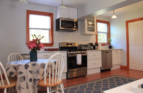 Nantucket Town Cabaña | ENCANTADOR 1BD, 1BT Studio con patio trasero y barbacoa