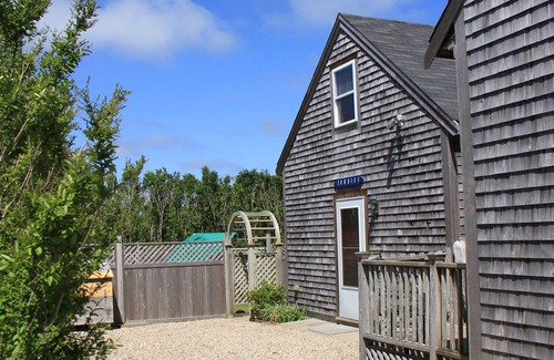 Nantucket Town Cabaña | ENCANTADOR 1BD, 1BT Studio con patio trasero y barbacoa