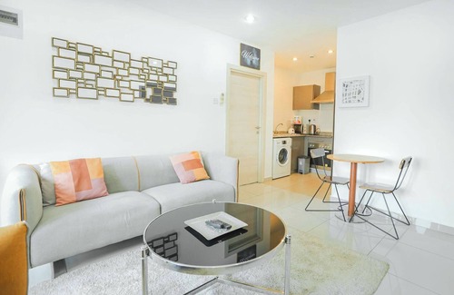 East Legon Apartamento | Hermoso apartamento de 1 dormitorio cerca del centro comercial y el aeropuerto con piscina en la azotea y gimnasio