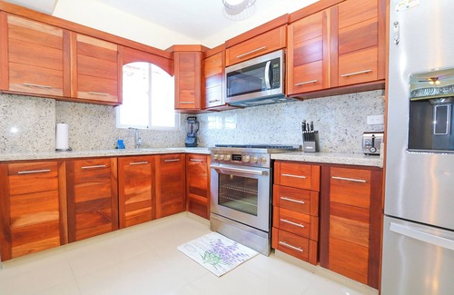 San Cristobal Apartamento | Lovely 2 Bd-2Bath Apt w. A|C Garage & Rooftop