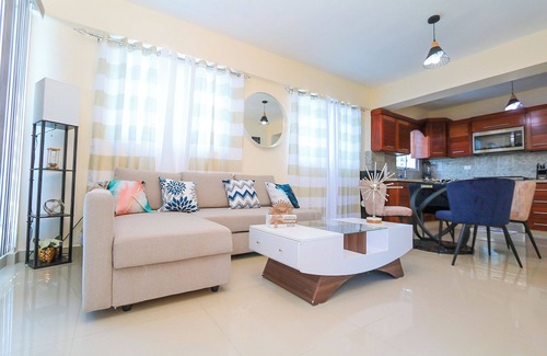 San Cristobal Apartamento | Lovely 2 Bd-2Bath Apt w. A|C Garage & Rooftop