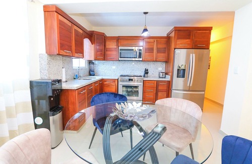 San Cristobal Apartamento | Lovely 2 Bd-2Bath Apt w. A|C Garage & Rooftop