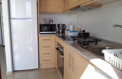 Los Puertos Apartamento | Precioso apartamento de 2 dormitorios con excelentes vistas al mar. piscina compartida y terraza de buen tamaño