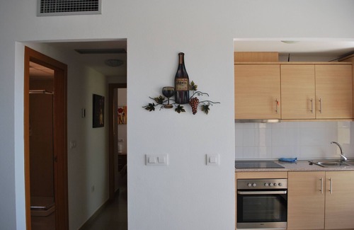 Los Puertos Apartamento | Precioso apartamento de 2 dormitorios con excelentes vistas al mar. piscina compartida y terraza de buen tamaño