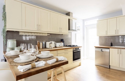Ferndale Apartamento | Lovely 2 bed ground floor apartment + huge garden