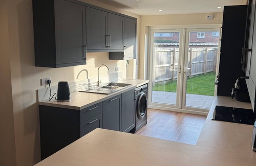 Lincoln Casa | Lovely 2 bed house in Lincoln, 12 minute walk from the famous Bailgate. Sleeps 4