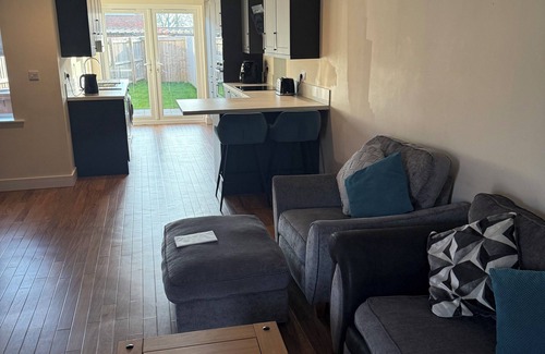 Lincoln Casa | Lovely 2 bed house in Lincoln, 12 minute walk from the famous Bailgate. Sleeps 4