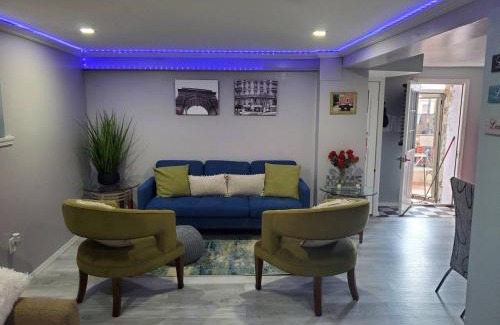 University Heights Apartamento | Lovely 2 bedroom Apartment with 2 Entrance and Parking