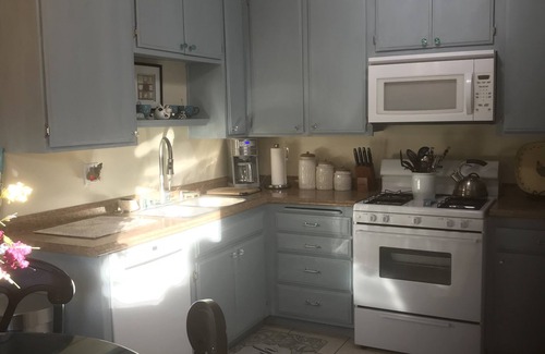 Goleta Casa | Bonita casa adosada de 2 dormitorios, 1. 5 baños, cerca de UCSB
