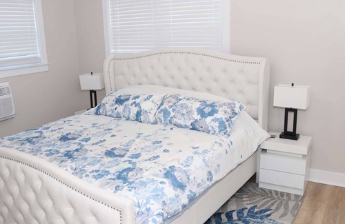 Des Plaines Apartamento | Lovely 2 - Bedroom apartment with free parking