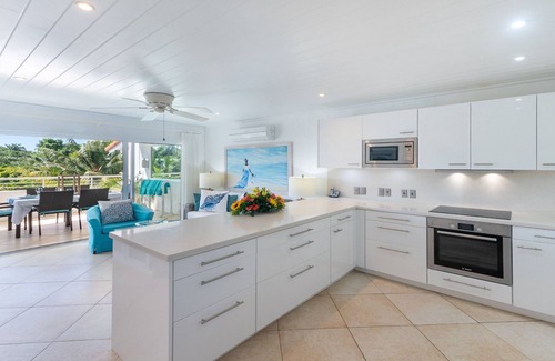 Porters Apartamento | Lovely 2 Bedroom Apartment With Views Over The Pool & The Beach Just Steps Away
