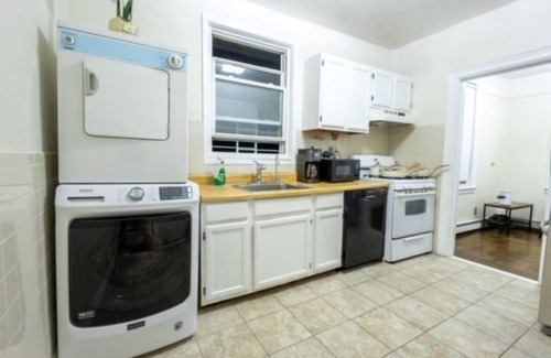 Park Hill Casa | Lovely 2-bedroom apartment in a house in Yonkers with WiFi access
