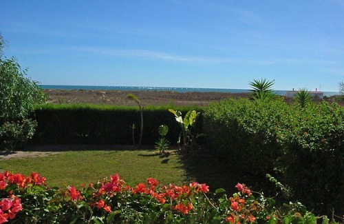 Meia Praia Villa | Lovely 2-bedroom apartment just a few metres from the beach