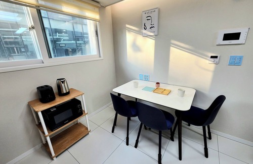 Ahyeon-dong Apartamento | Lovely 2-bedroom apartment with AC near Han river and Hongdae