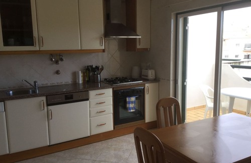 Alvor Apartamento | Precioso apartamento de 2 dormitorios en Alvor con piscina compartida cerca de la ciudad y la playa