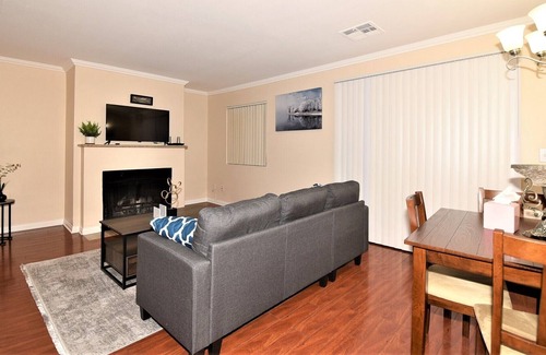 Canyon Gate Condominio | Lovely 2 Bedroom Condo With Indoor Fireplace