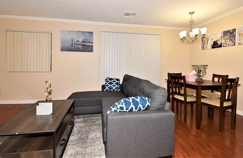 Canyon Gate Condominio | Lovely 2 Bedroom Condo With Indoor Fireplace