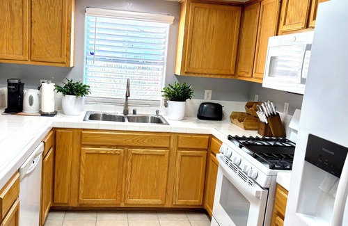 Las Vegas Condominio | Lovely 2-bedroom condo with AC, fitness room in vibrant Las Vegas