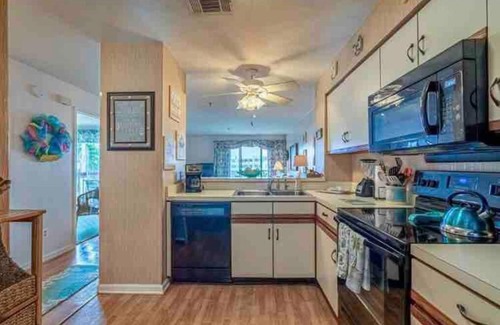 Windy Hill Apartamento | Lovely 2-bedroom condo with pool