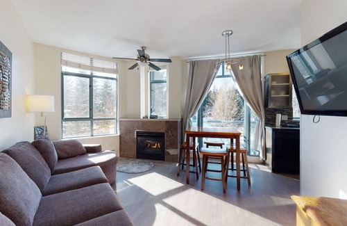Whistler Cay Heights Condominio | Lovely 2 bedroom condo in Whistler village