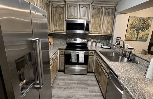 Astrodome Condominio | Lovely 2-Bedroom Condo w/garage, pool & tennis court