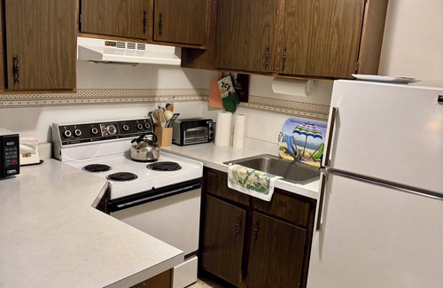 Weirs Beach Condominio | Lovely 2-bedroom condo in Laconia with AC, WiFi. Enjoy your stay