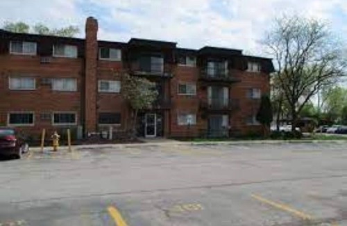 Leroy Condominio | Lovely 2 Bedroom Condo With Pool