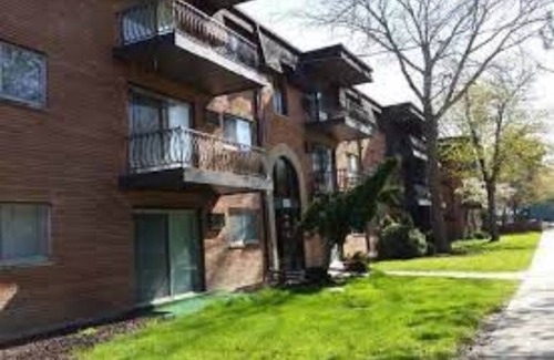 Leroy Condominio | Lovely 2 Bedroom Condo With Pool