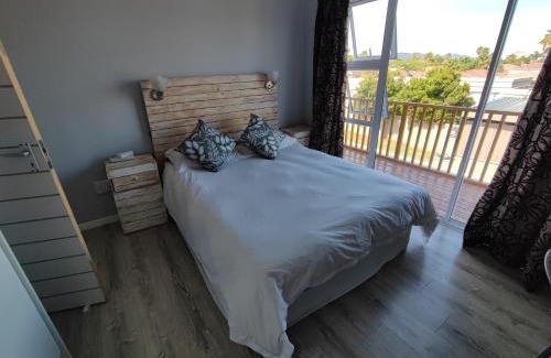 Parklands Apartamento | Lovely 2 bedroom condo with balcony and a view!