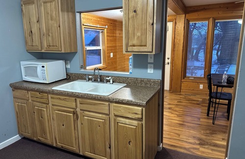 Fairmont Casa | Lovely 2-bedroom LAKE house with AC in Fairmont