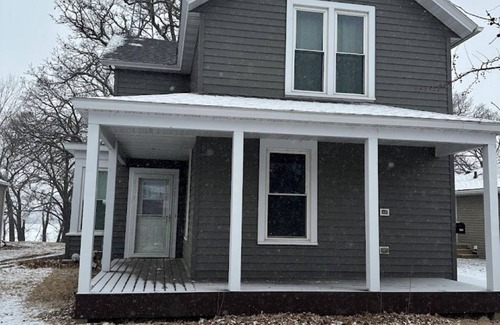 Fairmont Casa | Lovely 2-bedroom LAKE house with AC in Fairmont