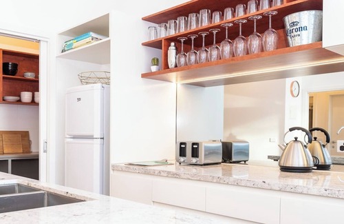 Brunswick Casa | Lovely 2 Bedroom Rental with Parking