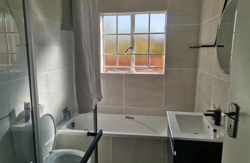 The Reeds Apartamento | Lovely 2 Bedroom Townhouse with private garden