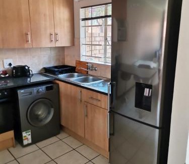 The Reeds Apartamento | Lovely 2 Bedroom Townhouse with private garden