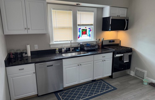 Michigan City Casa | Lovely 2-bedroom house with AC in Michigan City