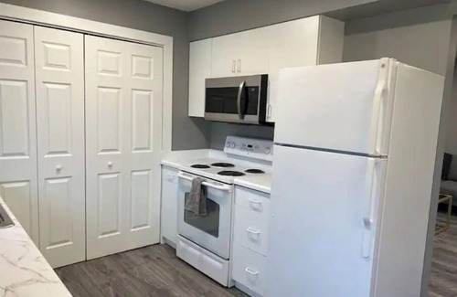 Lents Casa | Lovely 2BD newly furnished unit with fireplace.