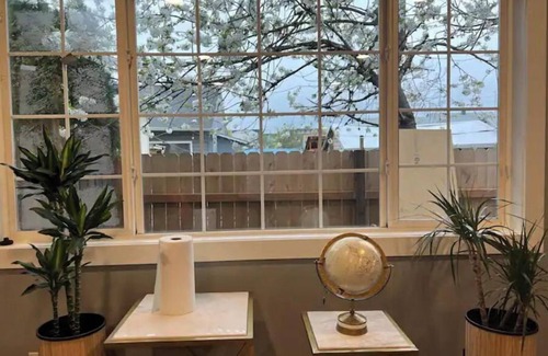 Lents Casa | Lovely 2BD newly furnished unit with fireplace.